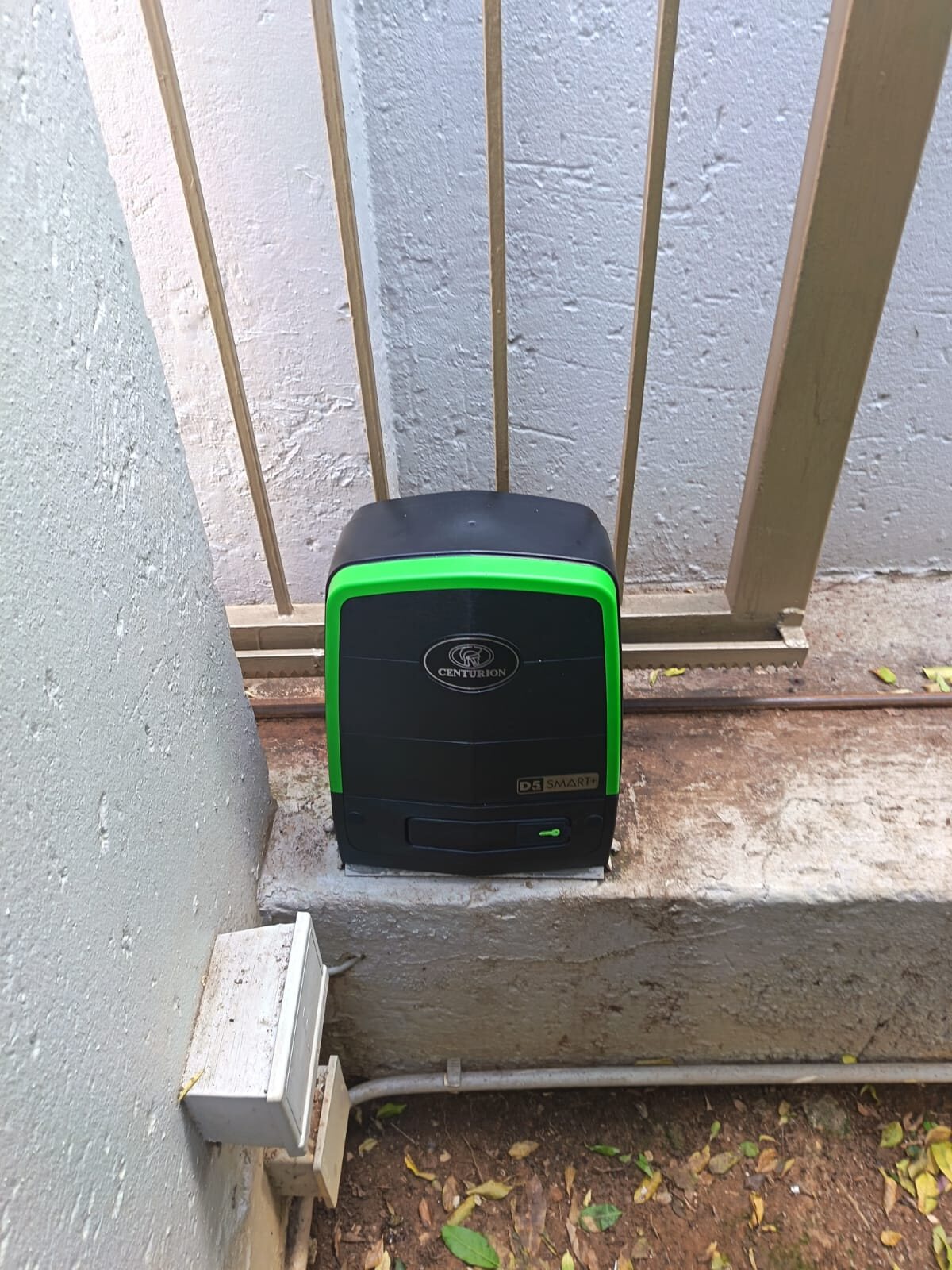 Centurion gate automation motor and controls
